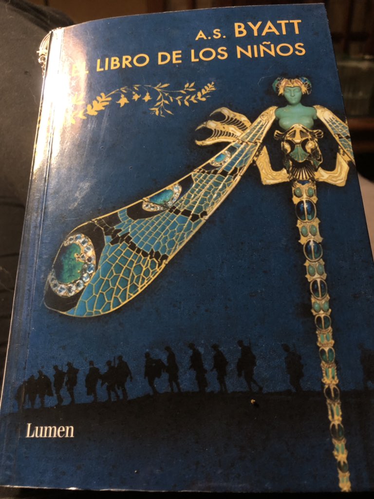 AgataVehi's tweet photo. Leyendo y releyendo. #joyasliterarias #leoycomparto #Pessoa #Librodeldesasosiego #Byatt #ElLibroDeLosNiños ❤️❤️ https://t.co/jWiZNdID9B