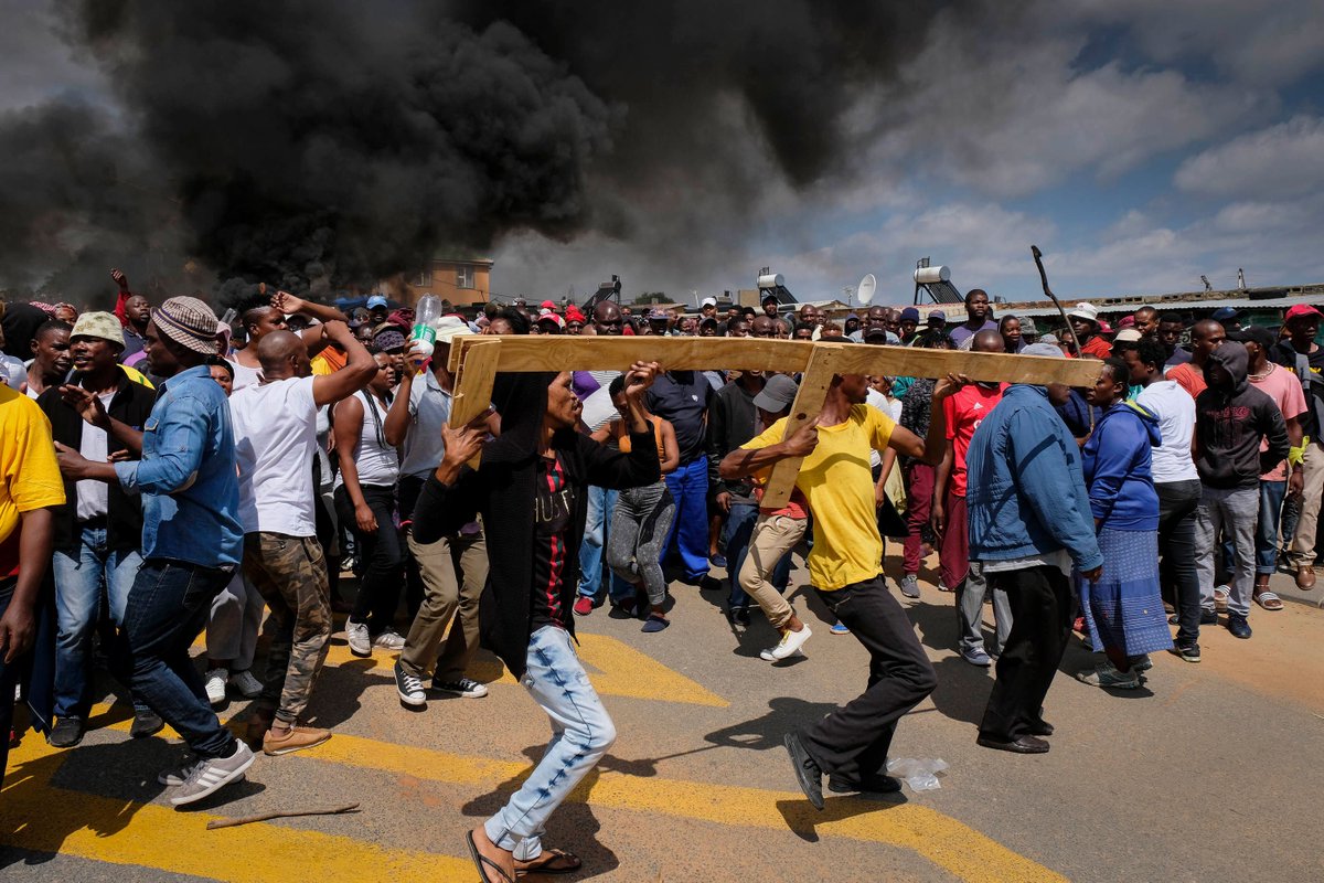 InsidePoliticSA's tweet photo. Alex Running Out Of Space… People Running Out Of Patience… Govt Running Out Of Ideas
https://t.co/nQ9UAHkLbk
#AlexInquiry #AlexTotalShutdown https://t.co/9ogQhIvgJU