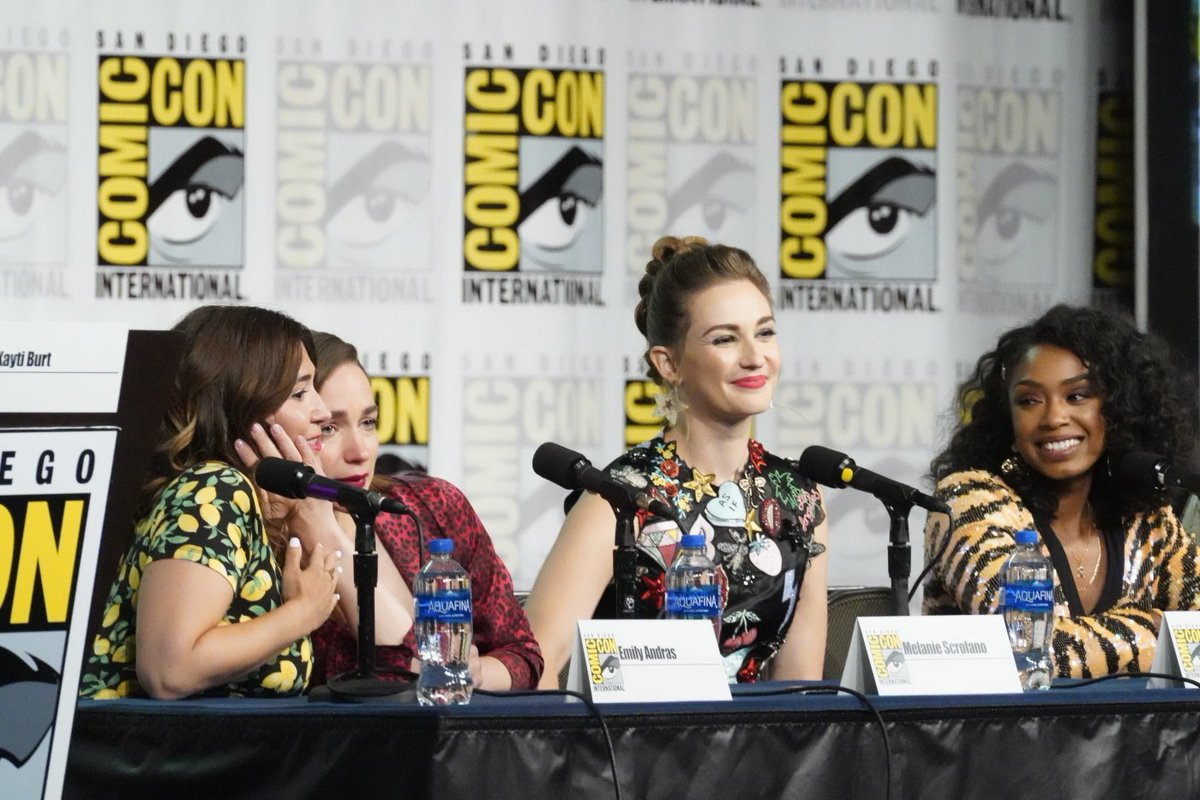 WynonnaEarp's tweet photo. #WynonnaEarp couldn't have had a better #SDCC thanks to #Earpers on the ground and at home. We're here because of you. https://t.co/Bat6lAazjc