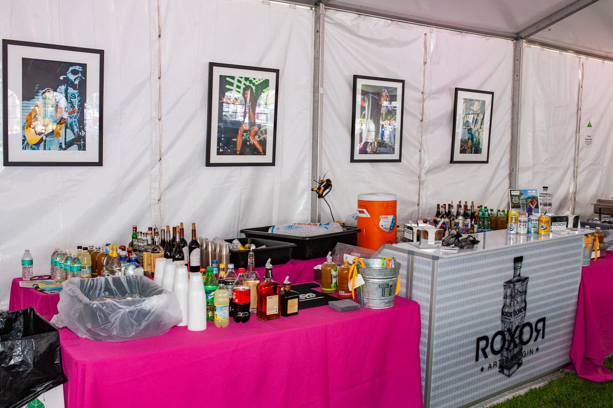 JazzAspen's tweet photo. We know you want to make someone special in your community at JAS Labor Day VIP! Nominate someone today to win two 3-Day VIP Passes to 2019 Labor Day Experience! Just fill out the form here: https://t.co/EzIMCcnmRV It only takes TWO MINUTES to make someones day! https://t.co/1r0oHeOMQU