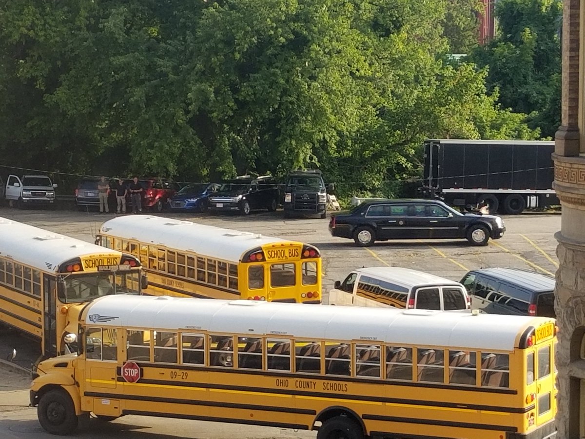 MikeJones412's tweet photo. The presidential motorcade has arrived at @WesBancoArena for President Trump's campaign fundraiser in Wheeling, W. Va. The school buses are being used as barricades around the parking lot entering the arena. https://t.co/j4iq83c0w7