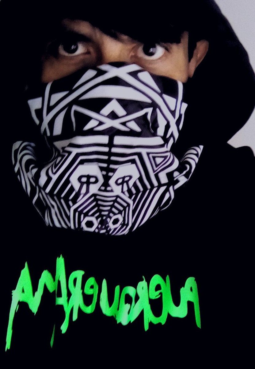 puerquerama's tweet photo. Interpelando la ansiedad consumista de nuestros fanses, están a la venta las últimas sudaderas del modelo "Puerco ojitos de tache". Ideales para musculosos de parques públicos, reggaetoneros en busca de flow o ambos... Envíos a todo México/ informes vía inbocs.
🐷💲 https://t.co/uFC78tnKw1