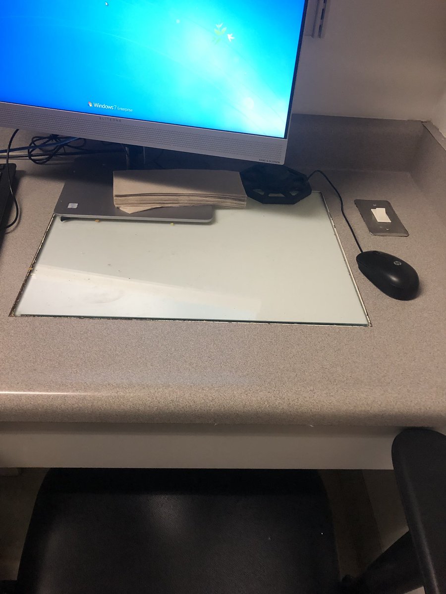 PercyLeeMD's tweet image. Any #radoncs residents know what this is on this table? @ARRO_org @AnnRaldow_MD @AmarUKishan @MSteinbergMD @ASTRO_org @TimothyKruserMD @DrAlexLouie @DrewMoghanaki @ACKoongMDPhD @TaniguchiMD