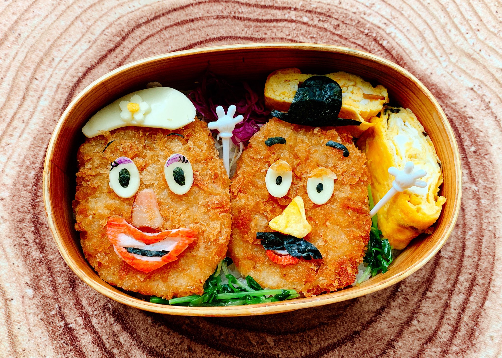 Ayako در توییتر 今日はコロッケだったので トイストーリー弁当 で定番の ポテトヘッド 弁当にしました どうしても夫婦で作りたくなって自分の首を絞めるという 時間かかる Toystory Potatohead キャラ弁 トイストーリー T Co
