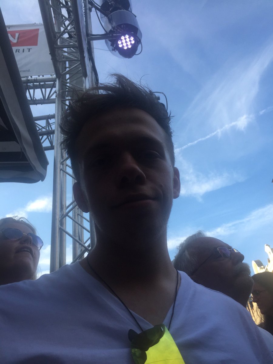 Mijn bijzondere kind is nu, ‘afgestudeerd’ zoals hij het zelf benoemde. 
Paar dagen geleden kwam de vraag: ‘Is dit nu alles voor mij mama’...
Slik. 
Helaas denk ik, voor jou mijn knappe zoon, hebben ze niks voorzien dat je bijzondere talenten kan helpen ontplooien. 
😔
#autisme