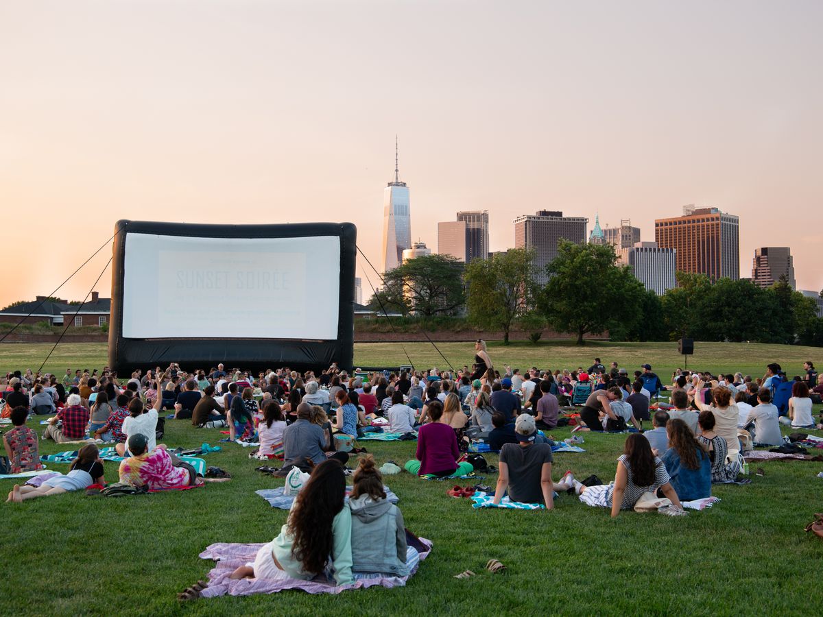 CKnightBrands's tweet photo. #SummerBucketList: Enjoy a #movie #outdoors. Either attend a public screening or host one of your own for family & friends in your backyard. FYI #ChristopherKnightHome has plenty of outdoor screens to choose from on @overstock #SummerFun #summeractivities #movies #backyardmovies https://t.co/YGdXEv3C6f