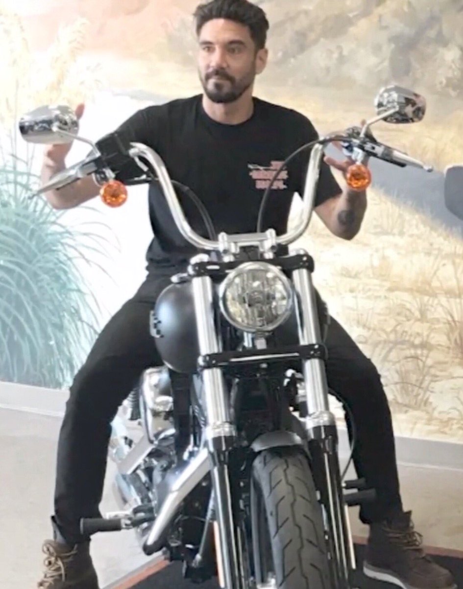 Vex_in_the_city's tweet photo. While everyone is posting the new shots, Iโm still admiring the old onesโฃ๏ธ๐ฅฐ๐โฅ๏ธ๐
#ClaytonCardenas #ClaytonCardenasAngels #ClaytonCardenasBreak #alwaysbedifferent #standoutinthecrowd https://t.co/wxSQyx0CJA