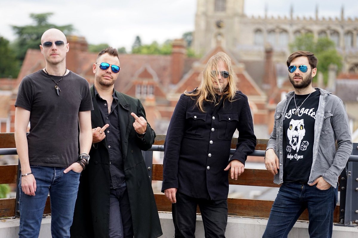 mart_arts's tweet photo. Here’s a outtake from Leader Of Downs promo shoot last Sunday. @leaderofdown  #leaderofdown #motorhead #wurzel #saffronwalden #heavymetal #fairycrofthouse https://t.co/QQK7ZYS35v