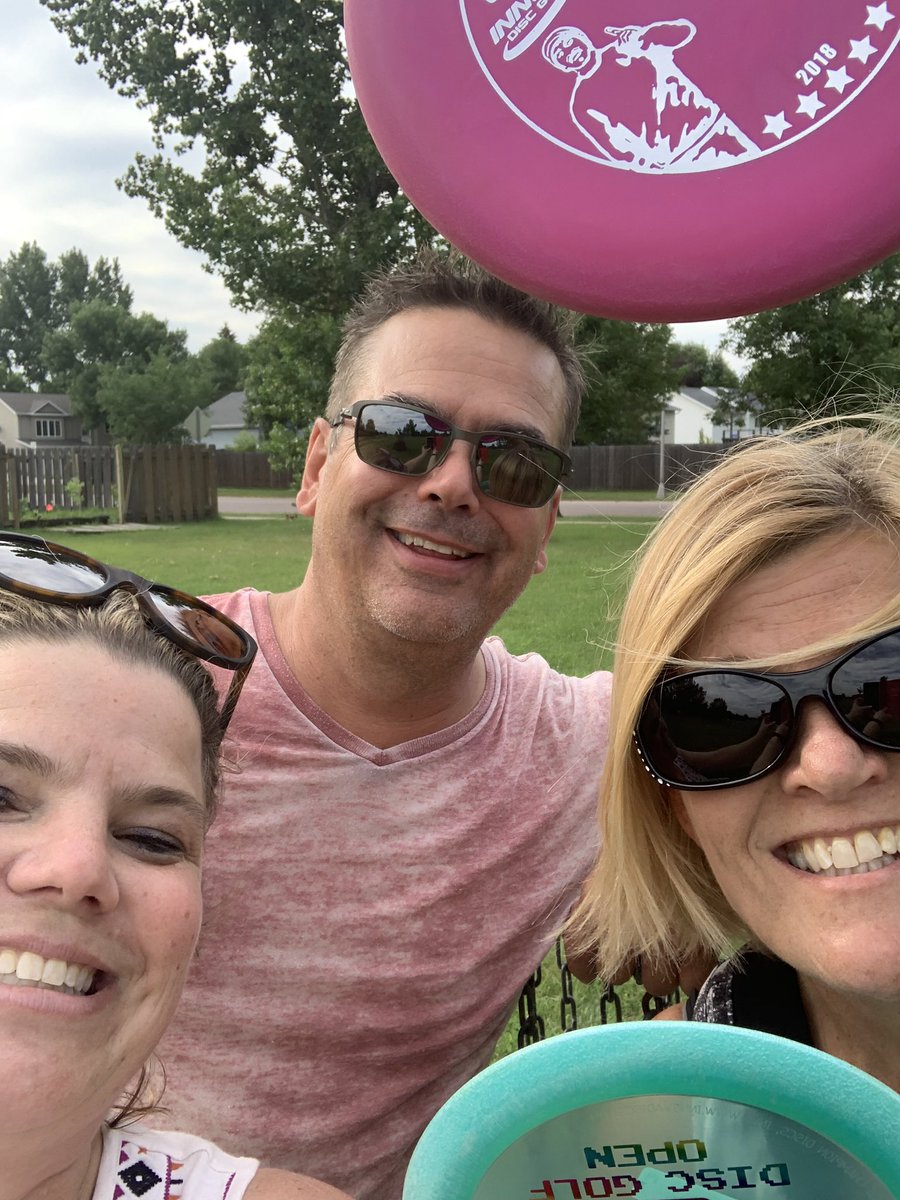 MarcyBrush's tweet photo. Learned something new today. #FargoParks #discgolf #SummerFunInFargo #park #fun #discgolfcourse https://t.co/X22DNkaT2Q