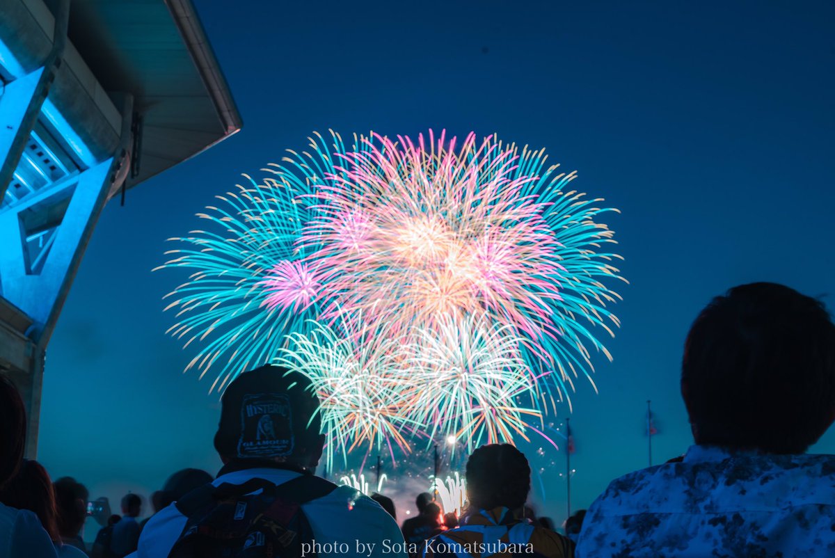 Uzivatel 港北区real Time Navi Na Twitteru Sota06 今日は新横浜の花火 大会です 職場から仕事終わりに徒歩で行けて 明るい時間から打ち上がるので綺麗なグラデーションの空と花火が撮れると僕の中で話題の花火大会です 晴れてるし最高 夏の大切な思い出