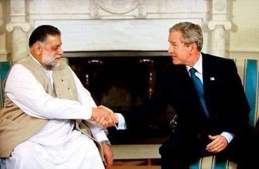 ShaeQ's tweet photo. عمران خان نے پہلی مرتبہ شلوار قمیض میں دورہ کیا #Youthias #SelecredPM #IKMadeNationProud #IKmeetsTrump #KhanMeetsTrump #PMIKinUSA #PMIKJalsaInUSA #PMIKVistingUS #PMIK #IKs_Successful_US_Visit https://t.co/jkhXigSZ0x