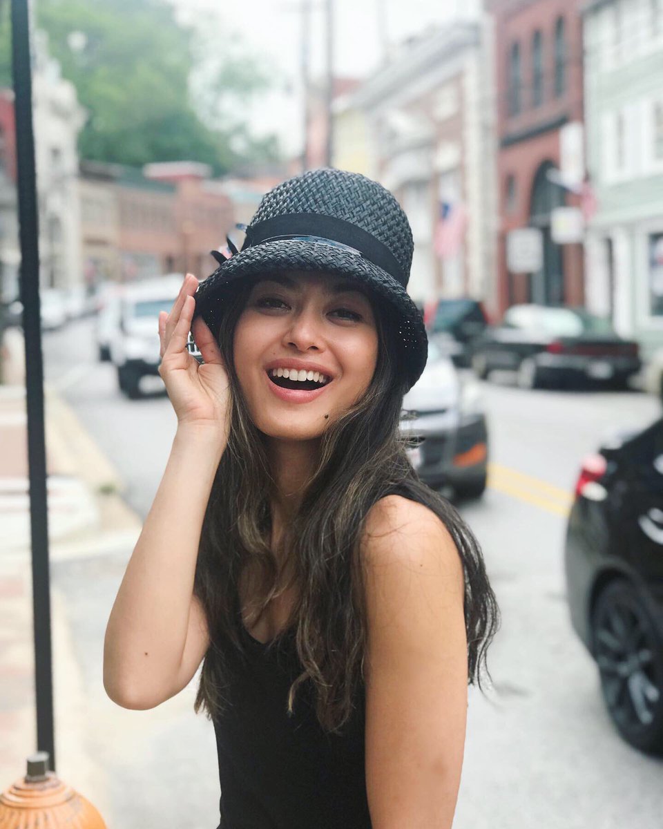 desireesiahaan's tweet photo. Taking a fancy to the old world charms of Ellicott City! A shoutout to @sweetcascades Chocolatier for their delectably sweet treats and sweet service.♥️Try the “Old Bay” special.A touch of Maryland spice! 😋🍫@visitellicottcity #historicdistrict #sweetcascades #ecstronger #travel https://t.co/HOe86RNOC2