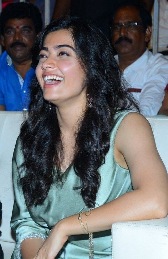 RashmikaKFC's tweet photo. @iamRashmika Pics From Yesterday's #DearComradeprereleaseevent In Vizag😍

#RashmikaMandanna ❤❤
#RashmikaKFC https://t.co/4E3Dyn8MhV