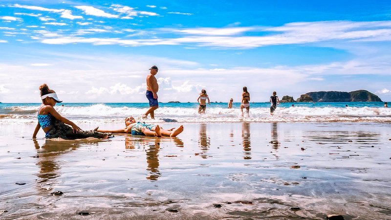 Vacatia's tweet image. ICYMI: See Olivia Williams Jones' tremendous "5 Tips for an Awesome Multigenerational Family Vacation"! via 
@Go4TravelBlog 😎🌴🌵❄️ #multigen #familytravel go4travelblog.com/top-5-family-v…