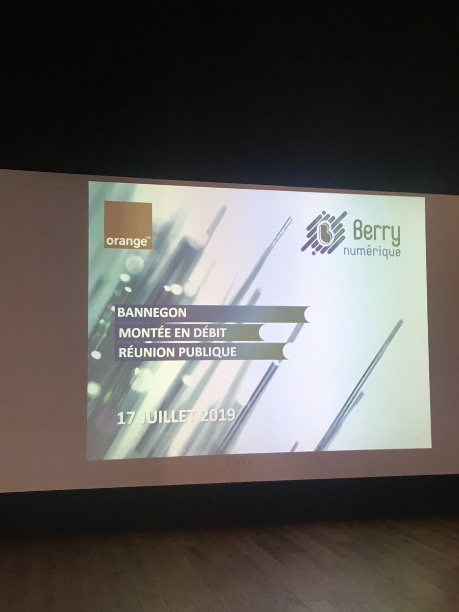 BeauvaisChris's tweet photo. Malgré la chaleur, beaucoup de monde pour cette commune du #Cher #Bannegon venu partager le résultat de l’opération de « montée en débit » financée par la collectivité et #BerryNumerique.
#Orange présent pour ses clients et les autres 👍 @OrangeCVL @EtienneBordry https://t.co/TCsKpuhAlG
