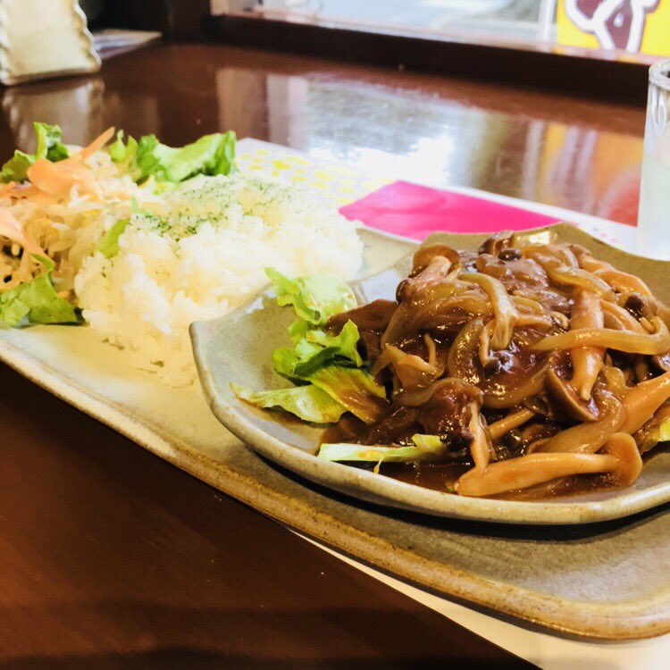 cafe_minori's tweet photo. こんにちは🍀

今日のランチは
・煮込みハンバーグ😋
・定番🍀カレー🍛
です！！

#鹿児島 #鹿大 #鹿児島大学 #カフェ #ランチ #カフェMINORI #MINORIカフェ https://t.co/a77TTafNKH