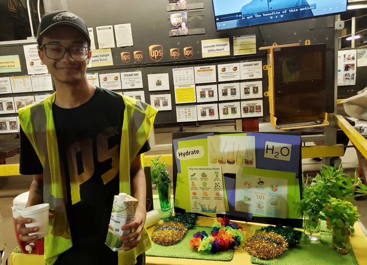jeaninemarie111's tweet photo. @LawnsideNight #WellnessWednesday #Keys2Hydration 🍍Fruit Infused Coconut Water 🥥 @LawnjOrepa @UPSTrayceParker @MicaelSorden @ChesapeakUPSers @CHSPKOccHealth @RAYNEupSup https://t.co/4Lu20j03qq