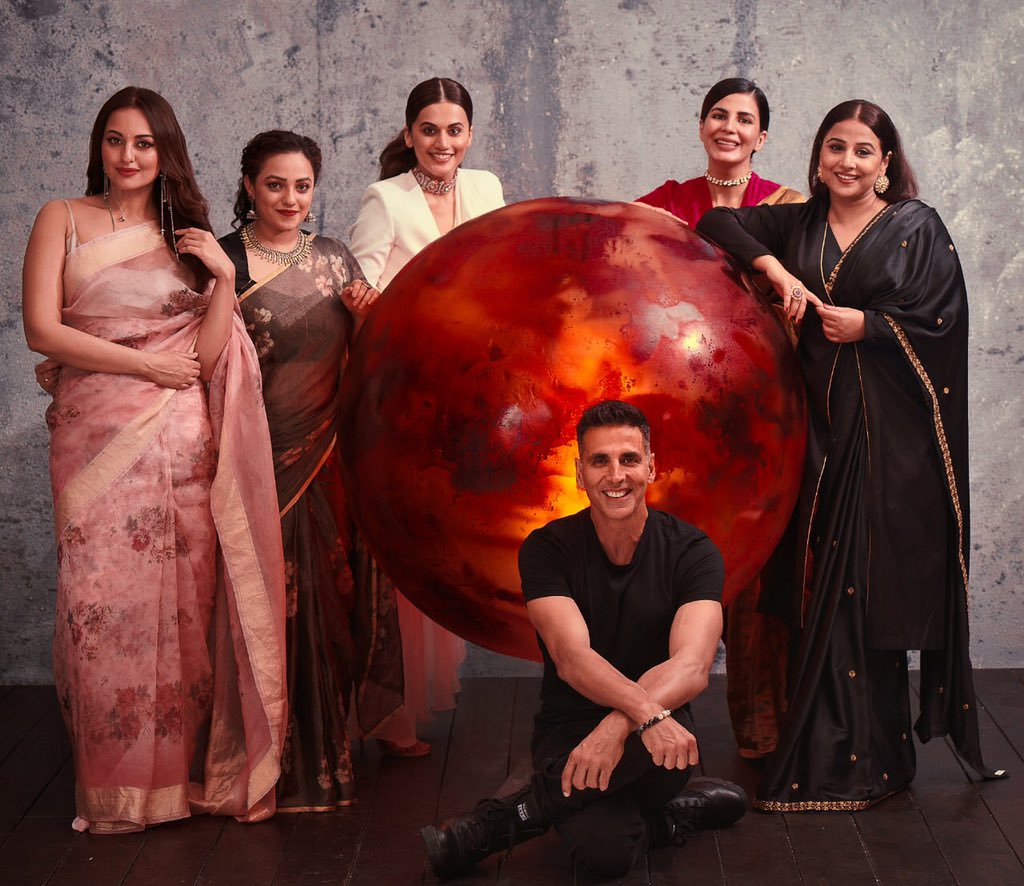 Team #MissionMangal ke #DilMeinMarsHai. First song out today! Stay tuned 🎵
@taapsee @SonakshiSinha @vidya_balan @TheSharmanJoshi  @menennithya @IamKirtiKulhari @Jaganshakti @foxstarhindi #CapeOfGoodFilms #HopeProductions