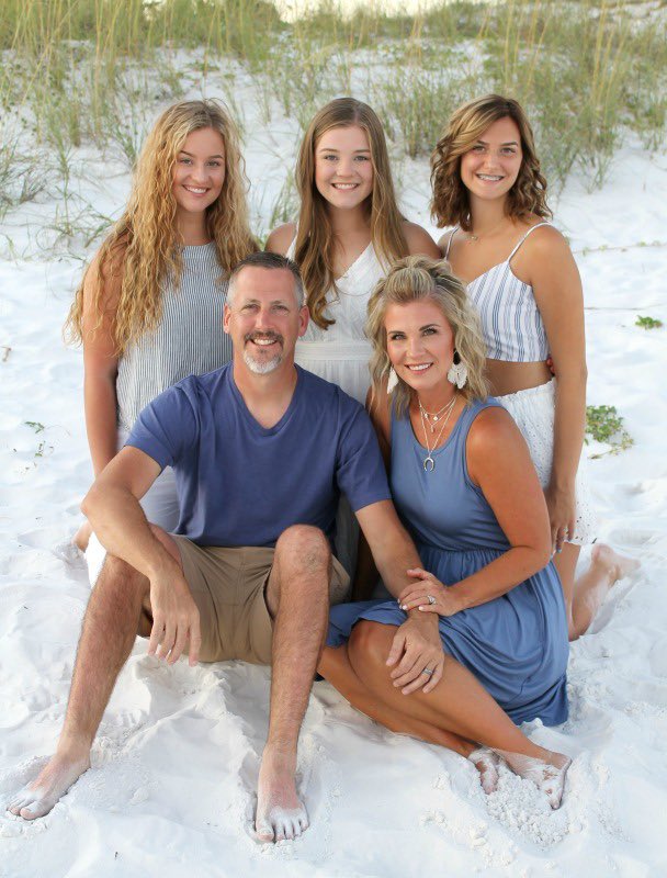 Stokes2212's tweet photo. 2019 Family Pics @esstokes1 https://t.co/d4sJnPyZKI