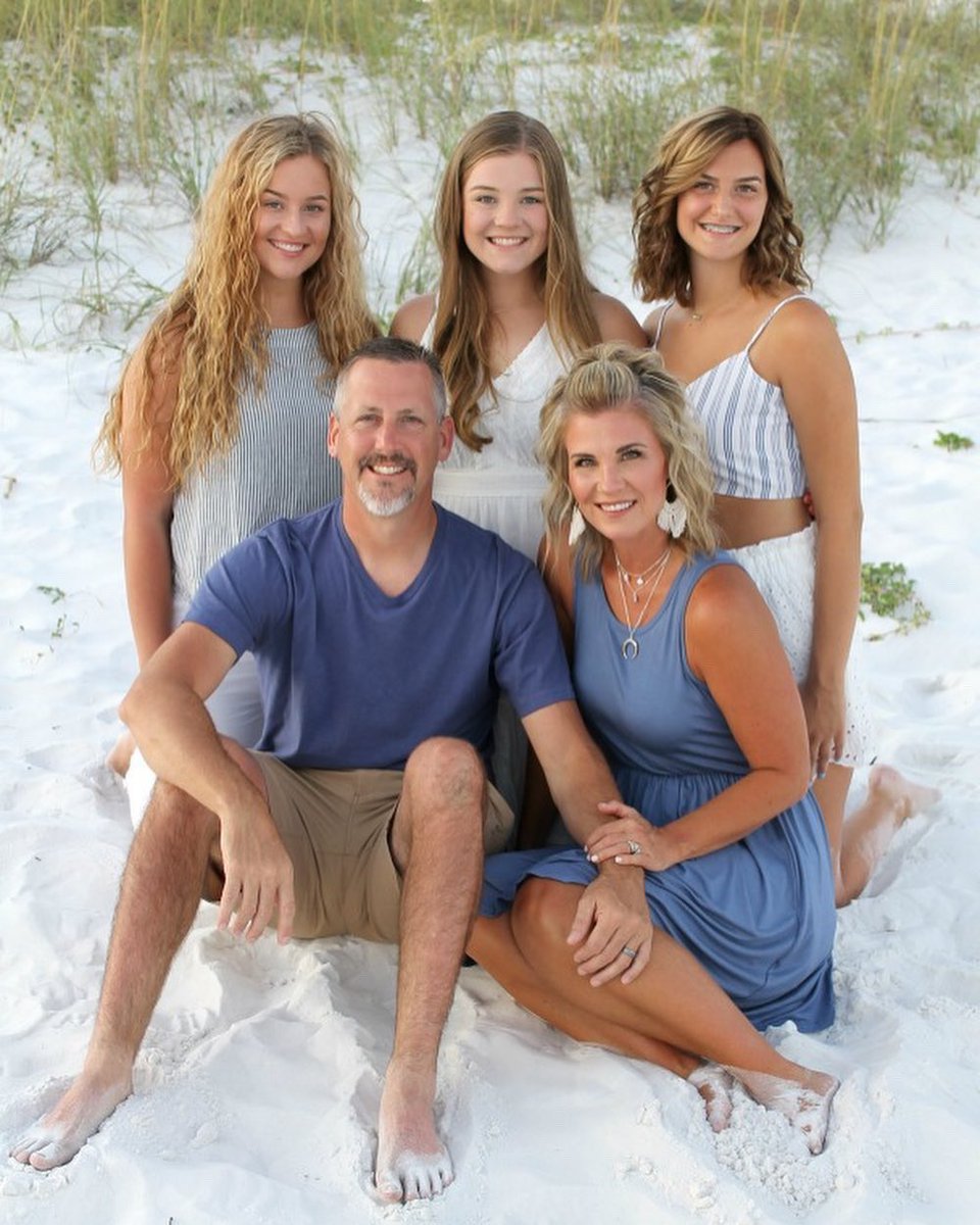 Stokes2212's tweet photo. 2019 Family Pics @esstokes1 https://t.co/d4sJnPyZKI