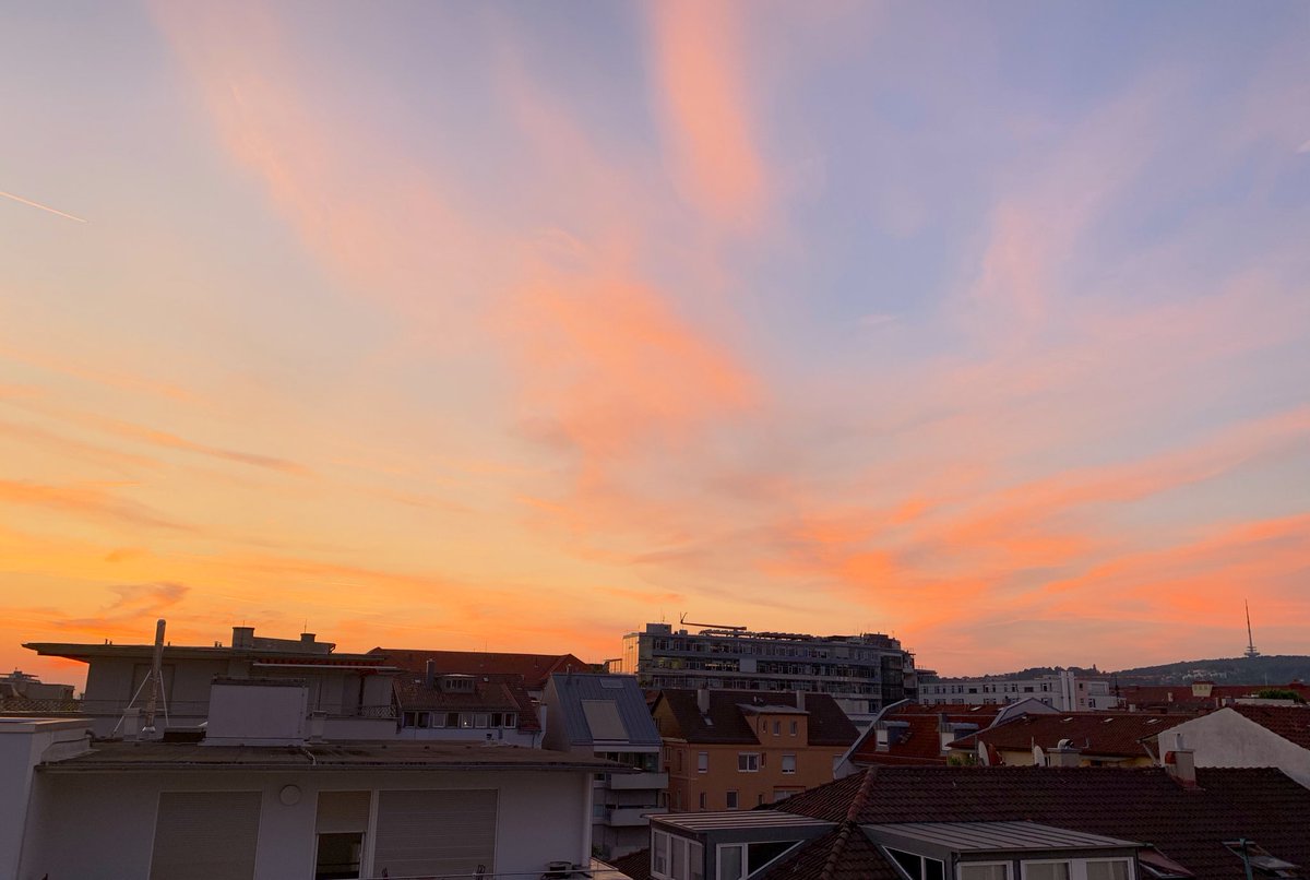 lukizzl's tweet photo. Sonnenaufgang ✅ 
@DigitalLife_DAI Swag ✅ 
Mood = 😜 ✅ 

Ready for #DigitalLifeDay 2019 - #Efficiency &amp; #Sustainablity beyond the buzz 🚀 #DLD19 

Freue mich auf euch in Ludwigsburg, vor allem an der #collaborate Stage und am Marktstand #26 

Es wird heiß 🔥 #digitalUs https://t.co/fwtinRma85