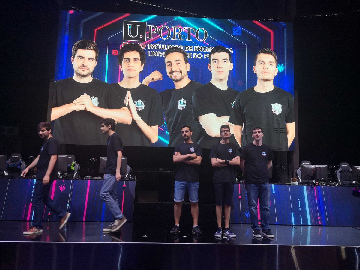 Inygon's tweet photo. A @feup_porto após uma reviravolta conseguiu levar o primeiro jogo da fase de grupos!

O próximo jogo será às 08:00h onde não haverá transmissão. 

Voltamos às 12:30h para o terceiro jogo da equipa lusitana.

#ICC2019 #FEUP https://t.co/FRiHSq3fin