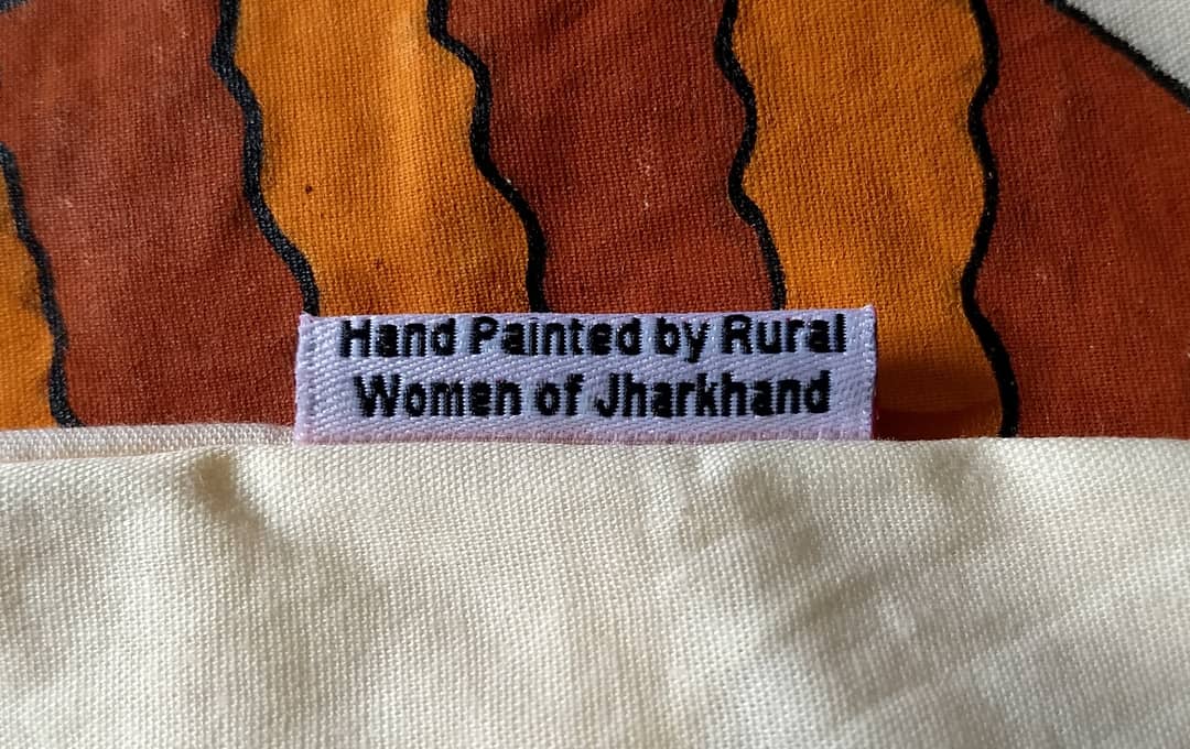 maatighar's tweet photo. Almost there!!! 🏹

Just few days more for unveiling of our exquisite range of hand painted tribal/folk Cushion Covers. 🎨🖌️👩‍🎨

#HandPainted #Tribal #Folk #CushionCovers #Jharkhand  #Sohrai #khovar #Paitkar #Painting #womenempowerment #homedecor https://t.co/zXSdZVxqjf