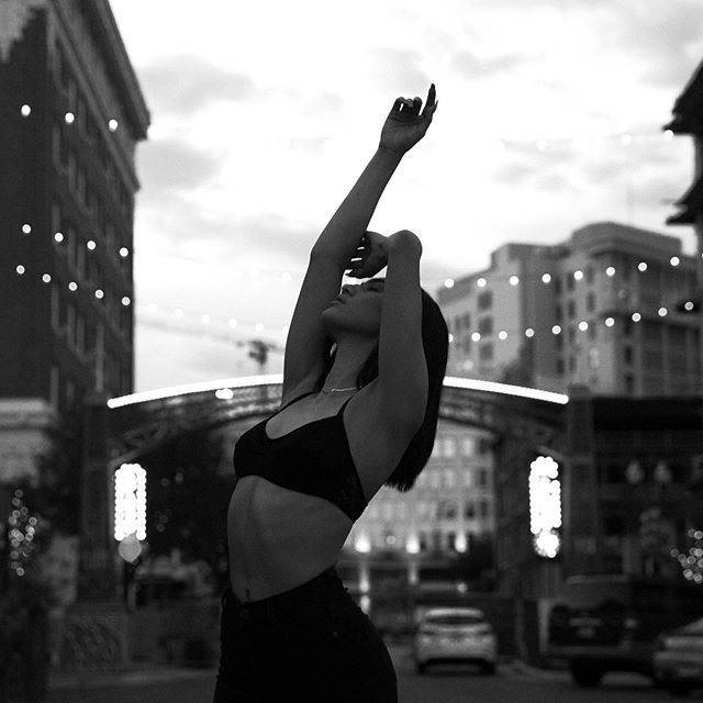 Naomi G. / URBANO

#urban #blackandwhite #beautiful #model #fearless #empoweredwomen #blackjeans #lui #luicardenas #dowhatyoulove #downtown