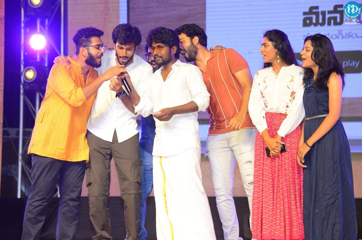 iDreamMedia's tweet photo. Pics from #DearComrade Pre Release Event!!

@TheDeverakonda @iamRashmika @bharatkamma @justin_tunes

#DearComradePreReleaseEvent #DearComradeOnJuly26th #iDreamMedia 

Subscribe to https://t.co/dOHgmd4Ghp https://t.co/JbBzlkkPmC