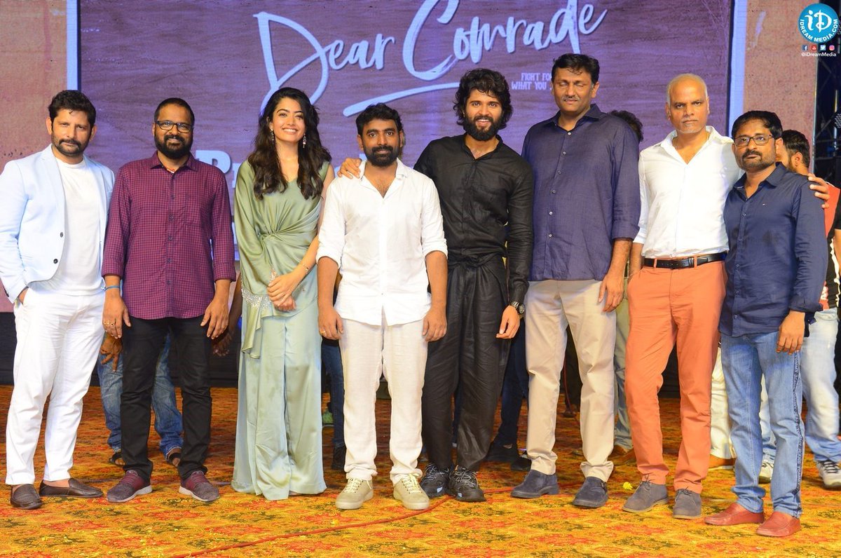 iDreamMedia's tweet photo. Few More...

@TheDeverakonda @iamRashmika @bharatkamma @justin_tunes

#DearComradePreReleaseEvent #DearComradeOnJuly26th #iDreamMedia 

Subscribe to https://t.co/dOHgmd4Ghp https://t.co/j0ZcCKe5Zp