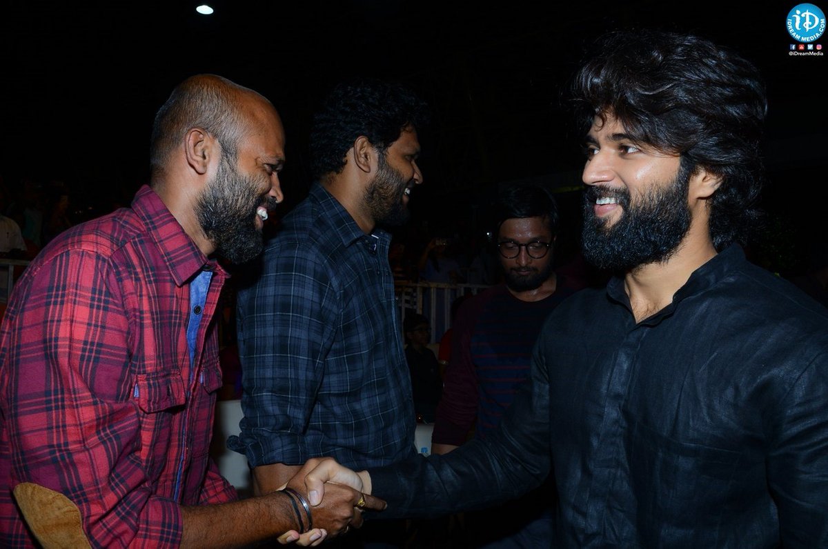 iDreamMedia's tweet photo. Few More...

@TheDeverakonda @iamRashmika @bharatkamma @justin_tunes

#DearComradePreReleaseEvent #DearComradeOnJuly26th #iDreamMedia 

Subscribe to https://t.co/dOHgmd4Ghp https://t.co/j0ZcCKe5Zp