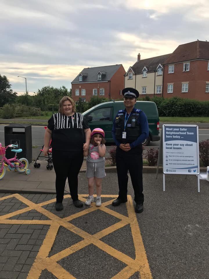 StratfordCops's tweet photo. Great evening down in @coopuk #TrinityMead at our weekly #communitysurgery event.
Always good to meet the public and get their knowledge of what’s going on in their area.
Check out our events on #Facebook for more information and where we will be next. #stratforduponavon https://t.co/nTPVsiMYY1
