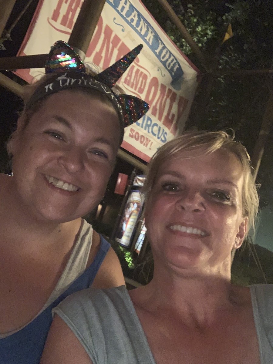 kileipoms's tweet photo. Side challenge - @VikkiMouse321 picture with an unicorn!! @LopatAkitas @RideEvery @GKTWVillage #canecrew https://t.co/trdofuF1xX