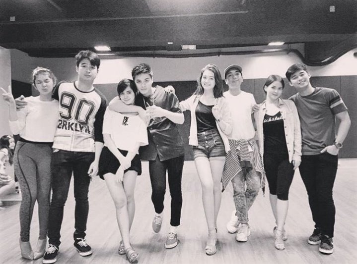 Drogoluvsbubwit's tweet photo. Isang matinding throwback! Sa Starmagic Ball ata ito yung kasama sila sa cotillion! Neneng nene pa si Loisa dito well mukhang nene pa rin naman siya ngayon 😂 eto ung ball na iniwan ni r2 ang partner nya para bakuran si @iamAndalioLoisa.Walang 
nakaporma kay #LoisaAndalio haha https://t.co/1qDD7zDdsi