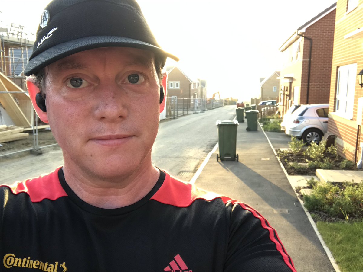Ash76's tweet image. This morning’s run consisted mostly of dodging bins. 

#urbanproblems
#beattheheat