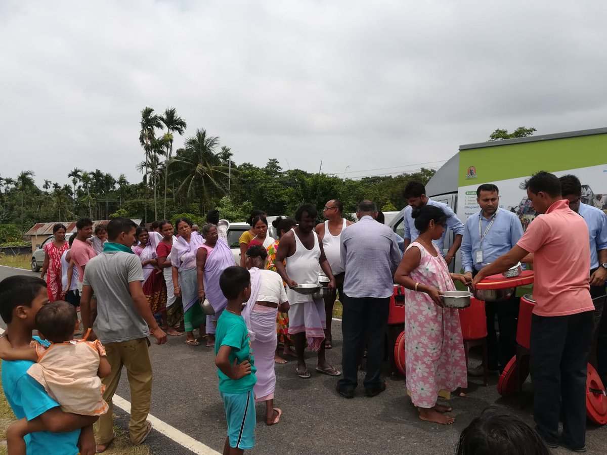 aairedner's tweet photo. #AssamFloods
The areas in vicinity of #GuwahatiAirport : Bamuni Gaon,
Goroimari, Chaygaon, and Palasbari where people have taken shelter from #flood were served food and water by #ATCGuild, North East in association with @AkshayaPatra yesterday.
#AAICares #AssamIsInPain https://t.co/InwoH5ExXv