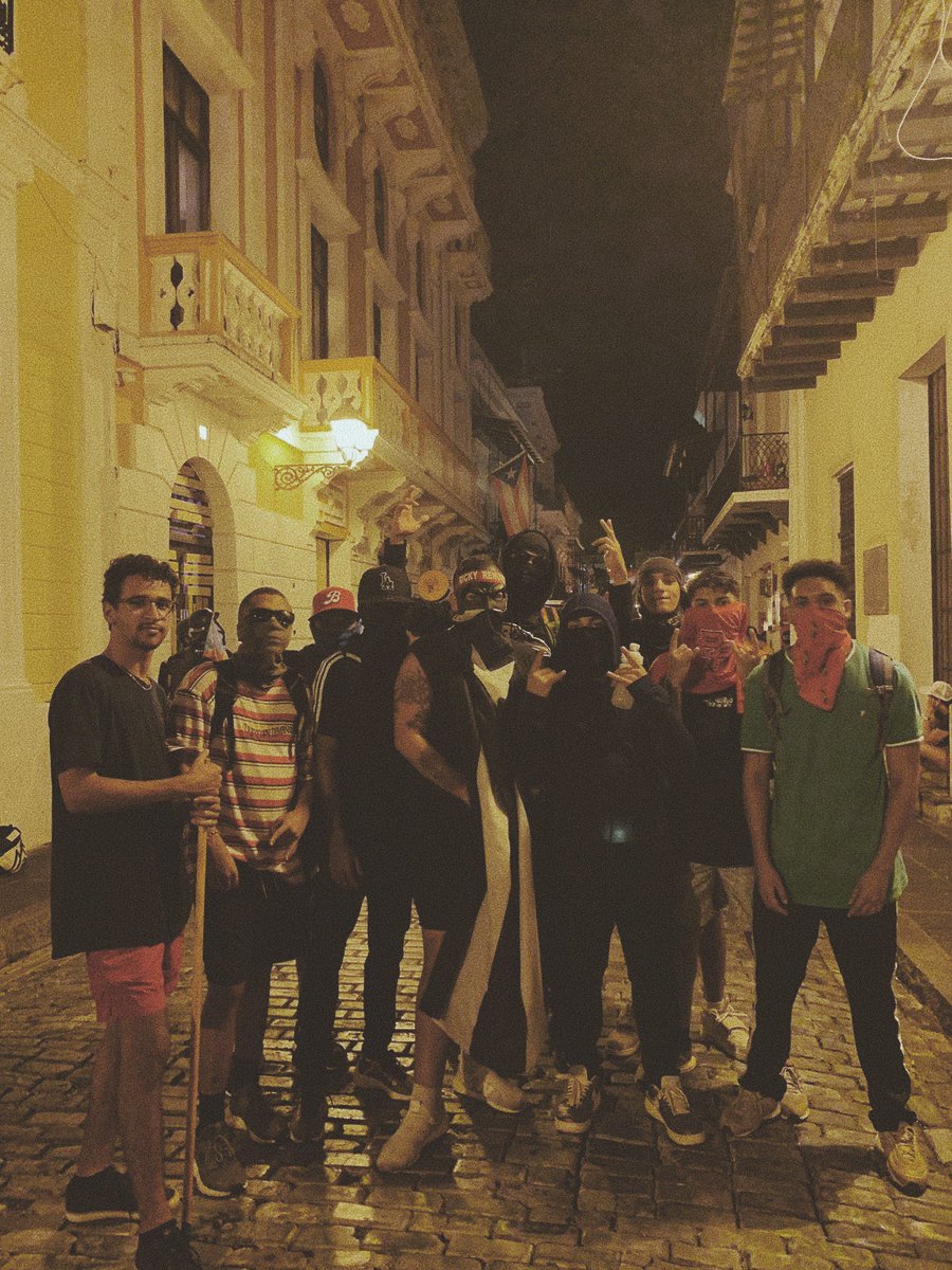 we_soto's tweet photo. Nos jodimos por nuestra isla y lo logramos PUÑETA #Rickyfuera 🇵🇷🙏🏽😭 https://t.co/XOa4A1AV0P