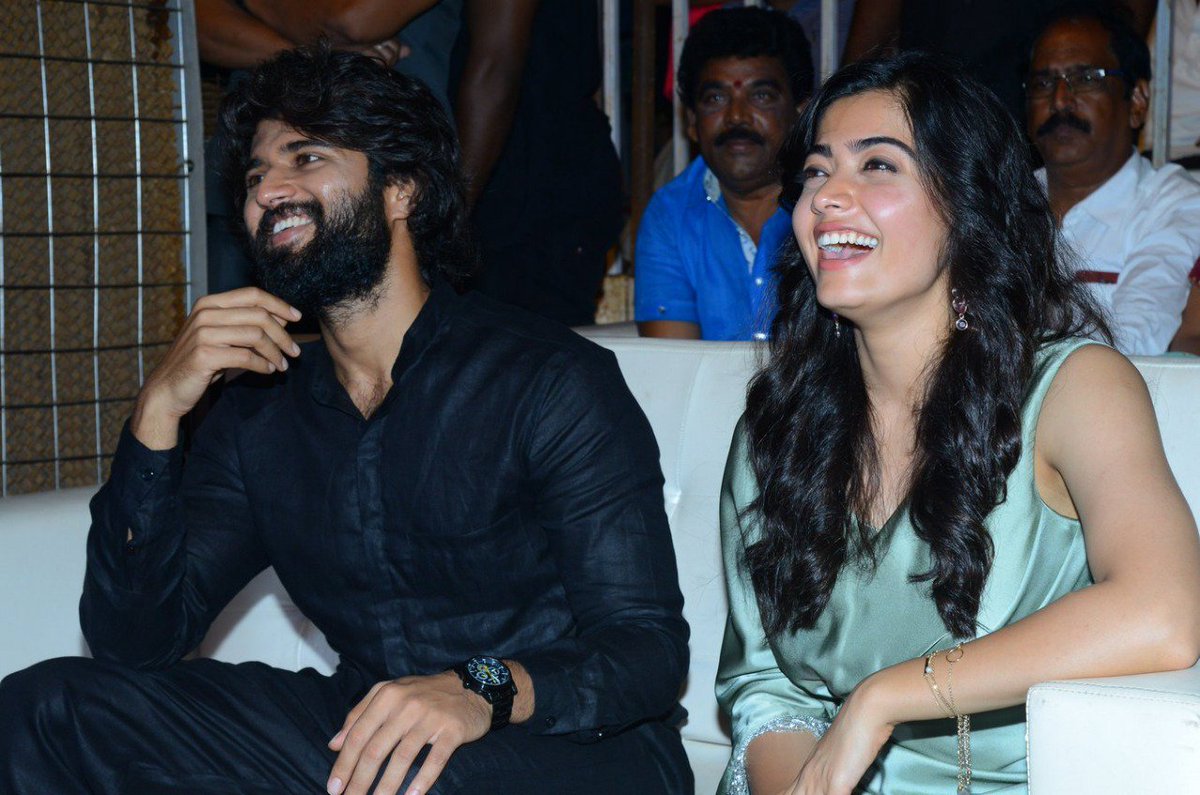 AlwaysMadhu07's tweet photo. Last night at #Vizag👈
#DearComradeprereleaseevent 
One day to go 🚦
#DearComradeOnJuly26th 
@TheDeverakonda @iamRashmika @MythriOfficial https://t.co/hxQeAAbqfe