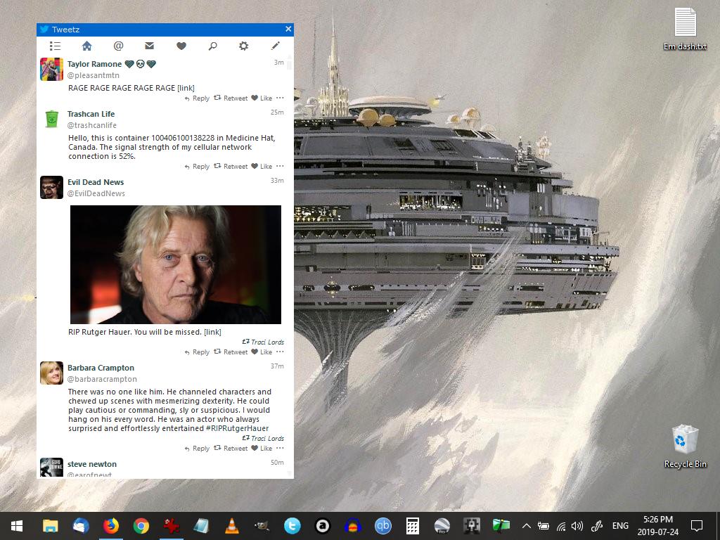 sqwabb's tweet image. Being the opposite of a power #Twitter user I have fled the new #Twitterlayout for the minimalist Tweetz Windows desktop app, which  shows Twitter in a single column -- phone-like -- with no Trends, etc. It may be *too* simple but it is very soothing.