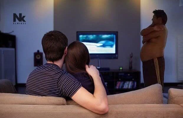 una_arrobita's tweet photo. Mi papá checando que mi novio y yo si estemos viendo Netflix 🤭 https://t.co/gVLMzpYsBm
