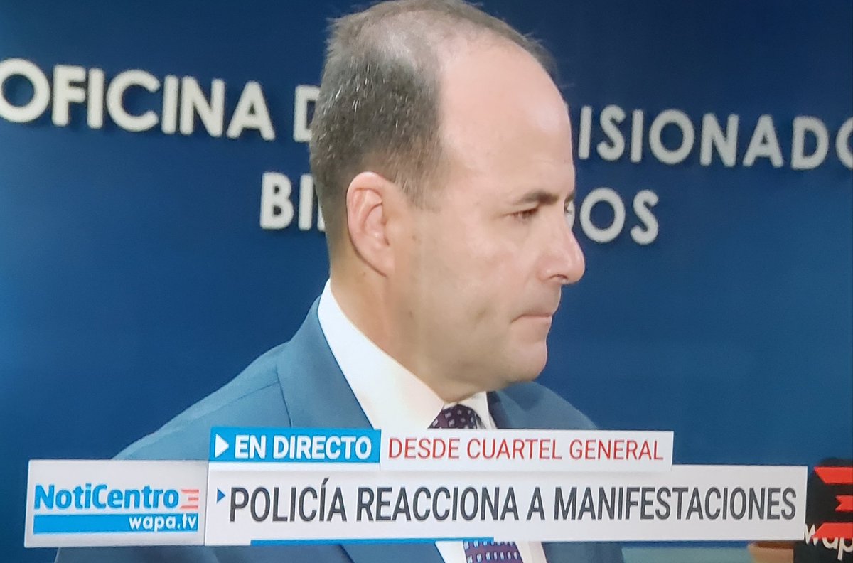 manuelernestopr's tweet image. Si ya existen dos informes en que juristas han señalado que @ricardorossello cometió varios delitos en #TelegramGate, las autoridades lo deben arrestar. ¿O a caso, él está por encima de la ley? @Justicia_PR @wandavazquezg @Elmer_Roman_DSP @DSPnoticias @PRPDNoticias #RickyRenucia