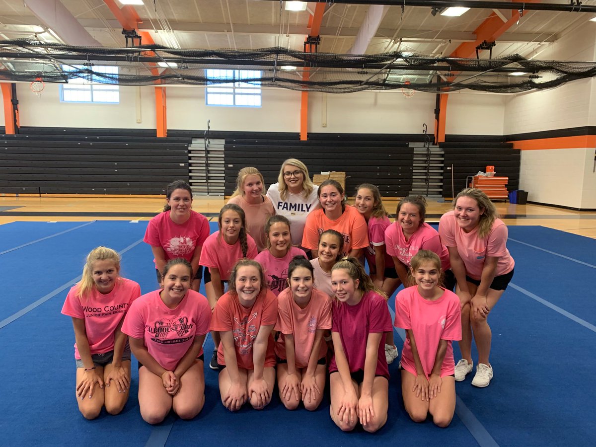 ohsknightscheer's tweet photo. After 14 hours of choreography camp, we have our competition routine! So proud of the attitudes, determination, and work ethic of these girls! We’re excited to see where this season leads us!
#UCACamp #cheerchoreography
#onwednesdayswewearpink https://t.co/o0vCn7Gyee