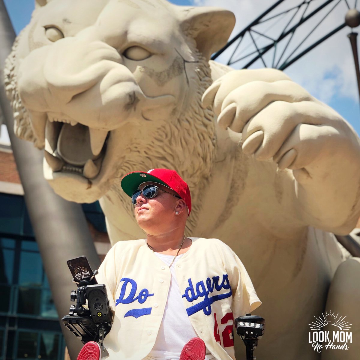 HudsonPeralta's tweet photo. Tough day at the office! Today we celebrated the #BestQuarterEver @QuickenLoans with a trip to the ballpark with 10,000 of my friends! And ran into a few ole friends as well!
โ โ โ โ โ โ โ โ โ
๐ธ @aaronkaump
โ โ โ โ โ โ โ โ โ
https://t.co/B71aHv8P5n https://t.co/cCbOuhM38D