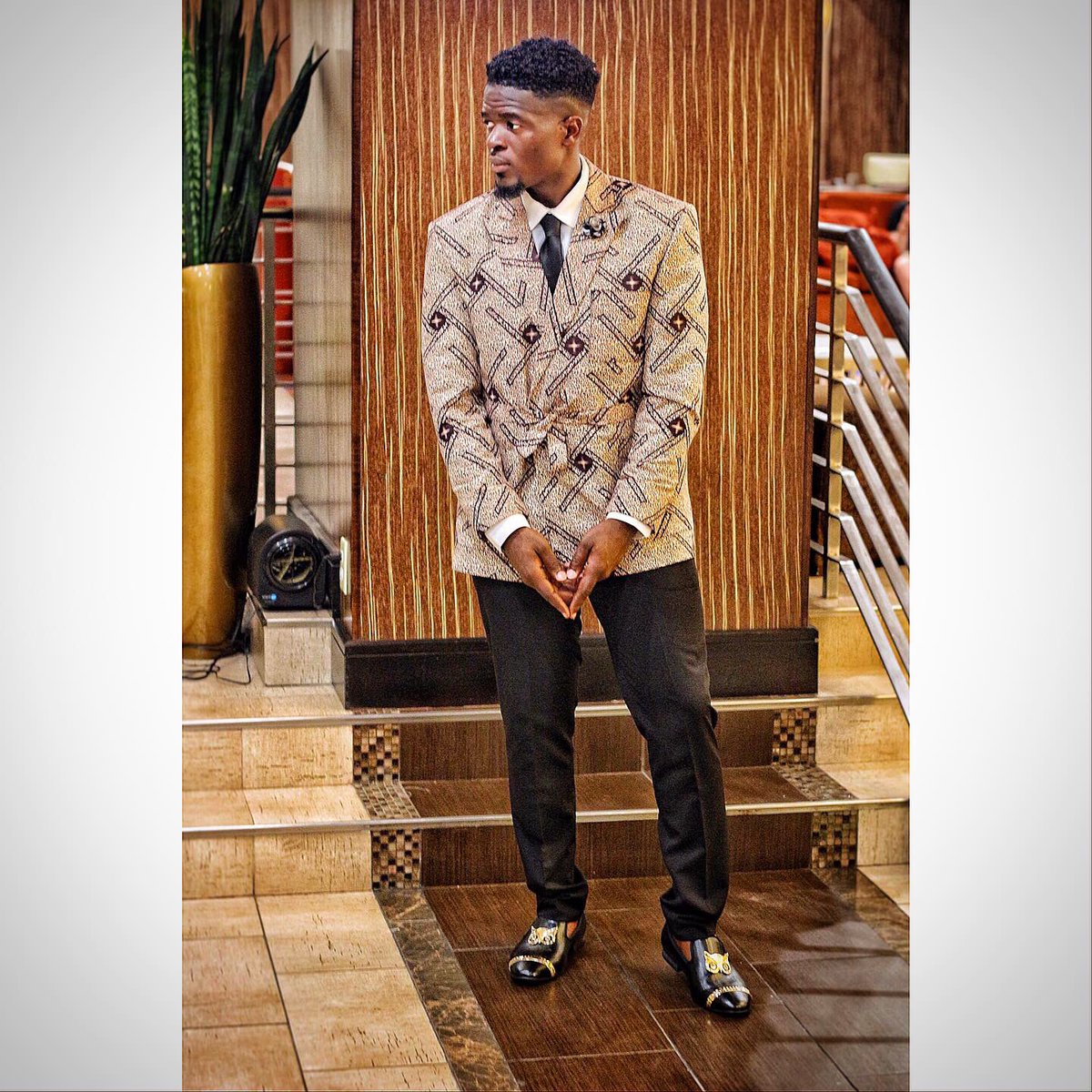 showout1906's tweet photo. Fit to be KING #BLACKMENFASHION https://t.co/KESRlPns9S