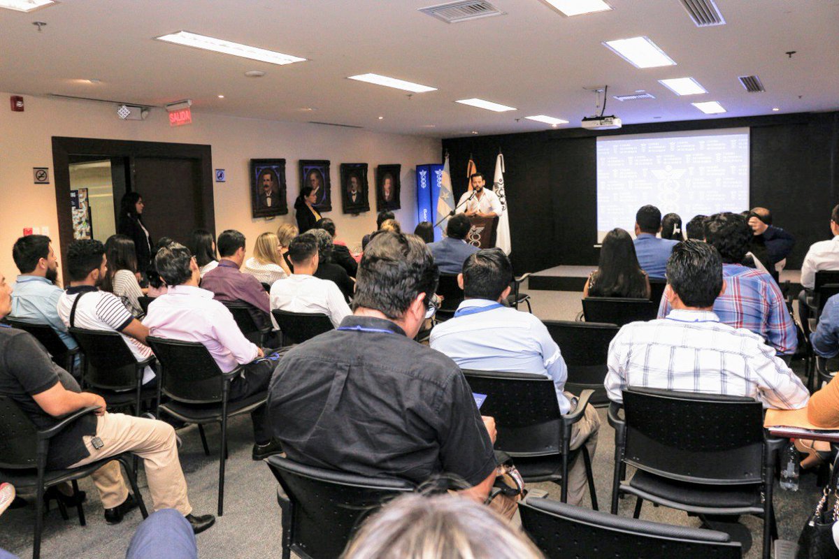 lacamaragye's tweet photo. "En la #CCG creemos que mientras podamos servir y agregar más valor a las empresas para que puedan crecer, estamos contribuyendo al desarrollo del Ecuador".
Apertura del dir. de @ideproCCG @glynch3 en #CCGSpeedNetworking 23 ava edición.
#CCG https://t.co/8A7odhu1Ll