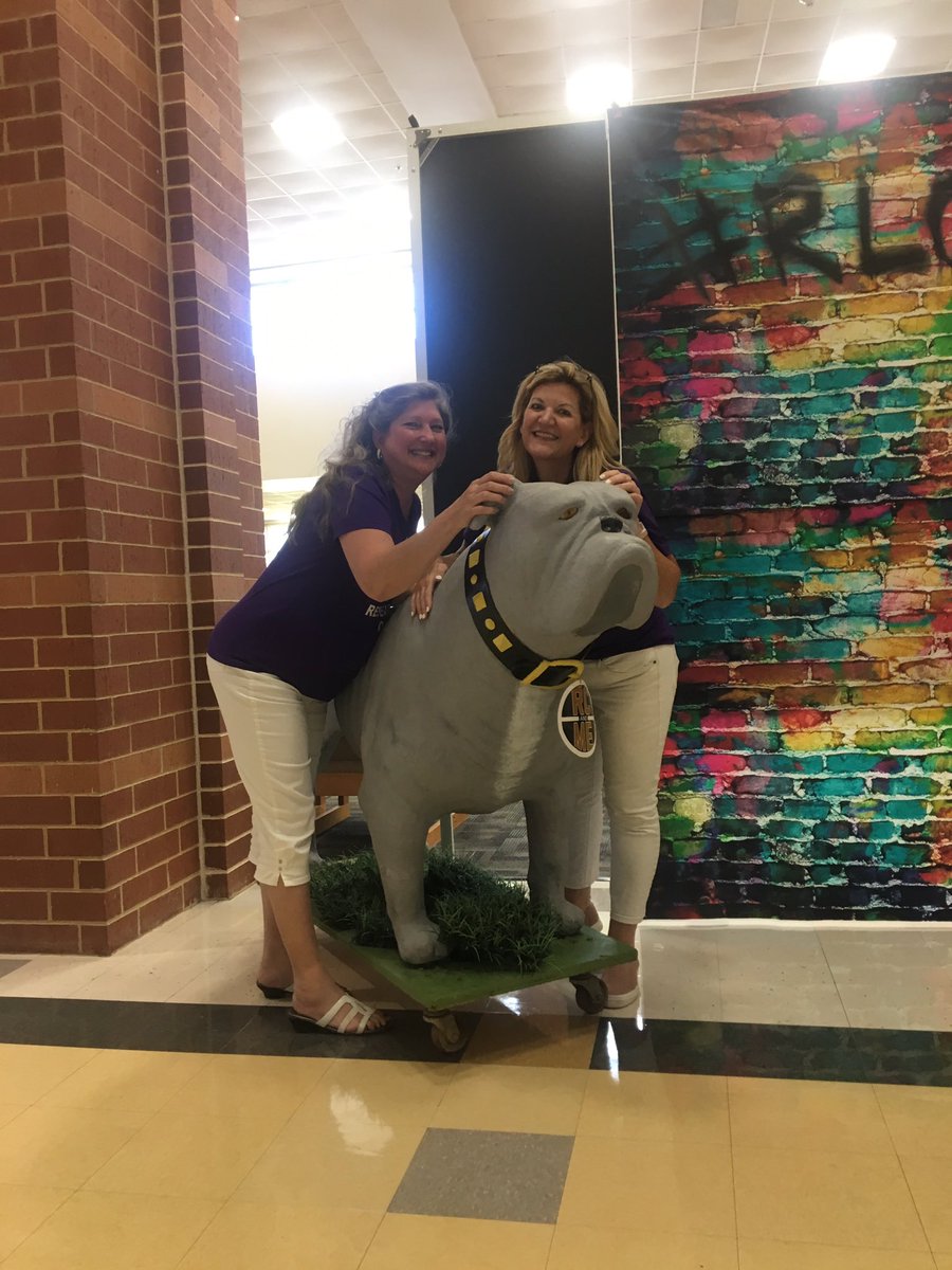 cwwatts27's tweet photo. Learned so much at #rlchat today! Inspiring keynote, great sessions, collaborating w/ teachers, food trucks, prizes...what else could we need?! Thanks to @DanaGrieb, @iAct_RCISD and their team (too many to list!) for hosting such an awesome conference! My head & heart are full! https://t.co/kuoyuRNJsz
