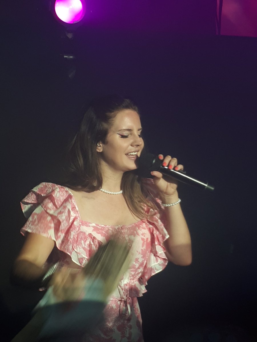 AdoptYourSam's tweet photo. Thank you for singing for us and with us Lana ❤❤❤ @LanaDelRey #Paleo https://t.co/MiSKW4OWo9