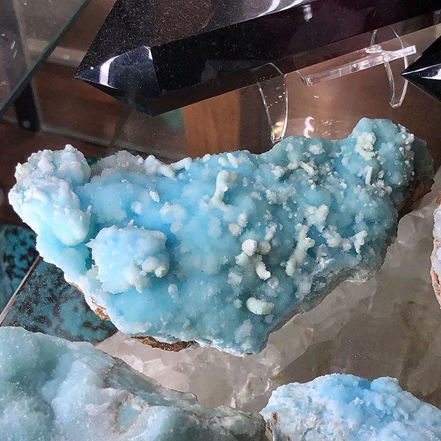 NamasteBookshop's tweet photo. Blue Hemimorphite 🧿💦 #bluehemimorphite #hemimorphite
NAMASTE SHOP @crystaltable @namastecrystalshop
4 West 14th Street New York, New York 10011 (corner of 5th avenue) #namastebookshop #namaste #shopping #tranquil #crystaltable #crystaljewelry #healingherbs #candles #newage… https://t.co/VDh59chkVt