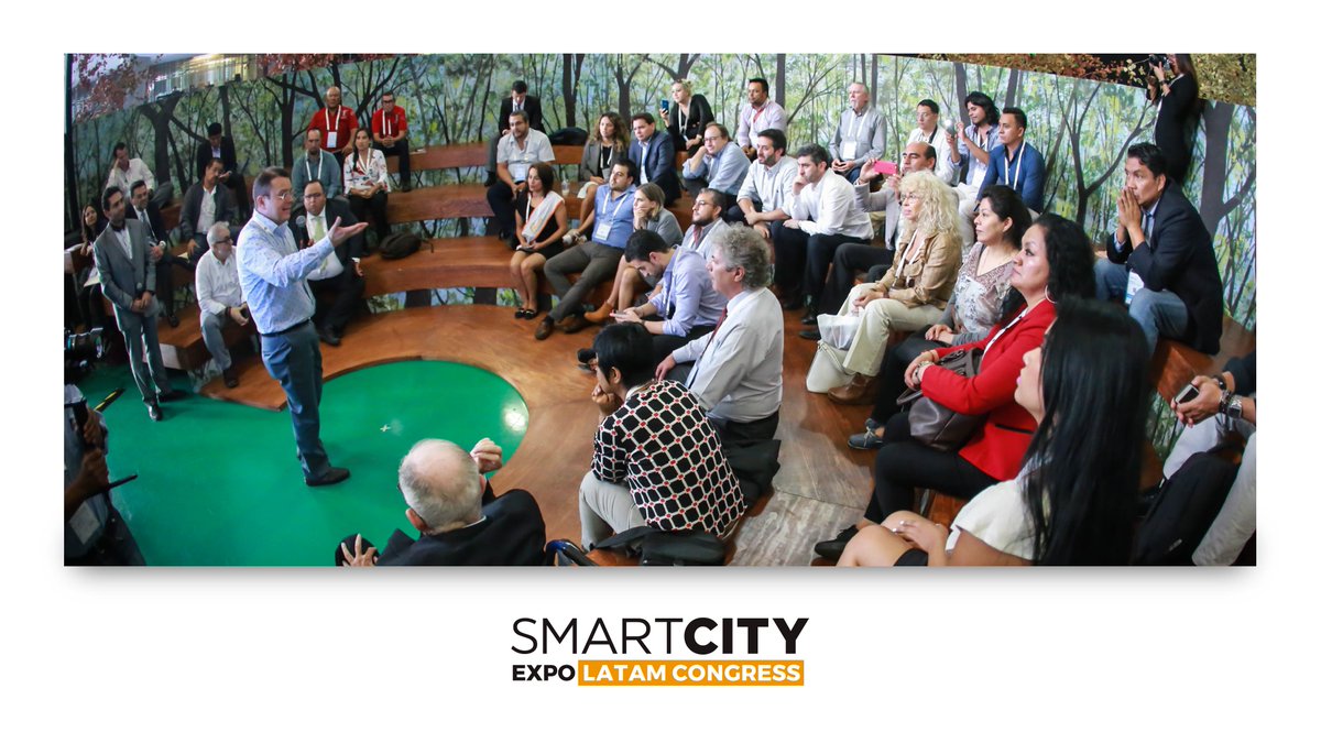 SmartCityLATAM's tweet photo. Asimismo en el #SCELC19 se comparten experiencias y nuevas ideas, en un espacio donde los agentes de transformación se vinculan entre sí, llegando a importantes acuerdos que buscan el crecimiento inteligente de sus respectivas ciudades. https://t.co/D99CiWG4bN