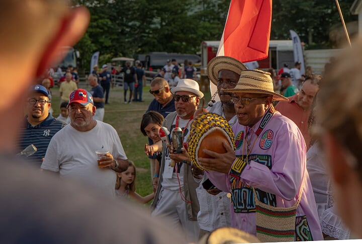 ATP_panama's tweet photo. Con alegría promocionamos nuestra cultura, mostrando en Cooperstown, New York, el folklore de la tierra de Mariano Rivera. Hermosa pintura por @hectorguillengallery
#visitpanama #ApagaYVamonos42 #MarianoRivera #SwitchOff42 #halloffame #salondelafama https://t.co/ruDwwABHpd